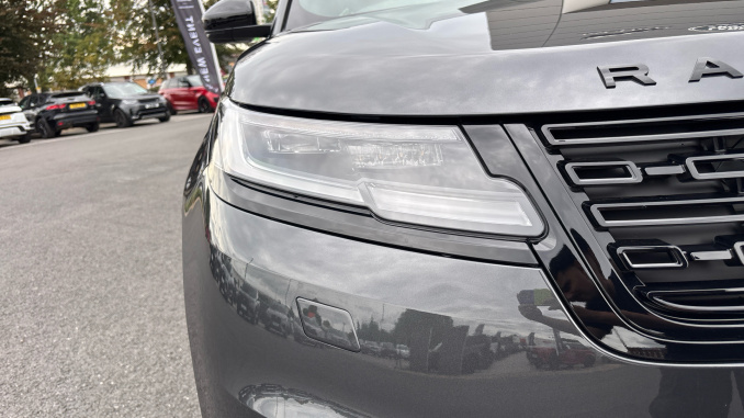 Land Rover Range Rover Velar 2.0 D200 MHEV Belgravia Edition 5dr Auto Diesel Estate - Image 17